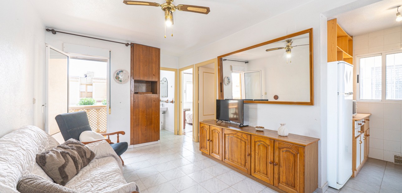 Sale - Apartment / flat -
Torrevieja - Torrevieja - Centre