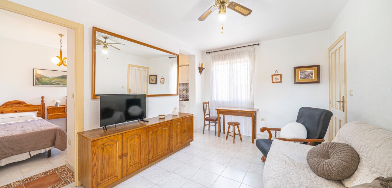 Sale - Apartment / flat -
Torrevieja - Torrevieja - Centre