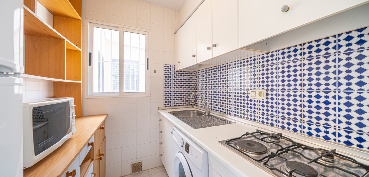 Sale - Apartment / flat -
Torrevieja - Torrevieja - Centre