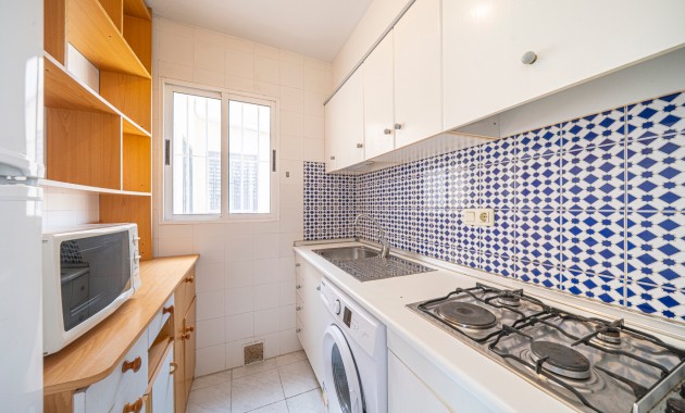 Sale - Apartment / flat -
Torrevieja - Torrevieja - Centre
