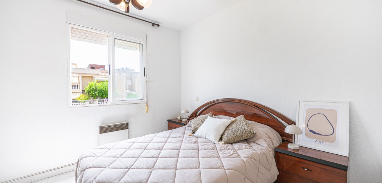 Sale - Apartment / flat -
Torrevieja - Torrevieja - Centre