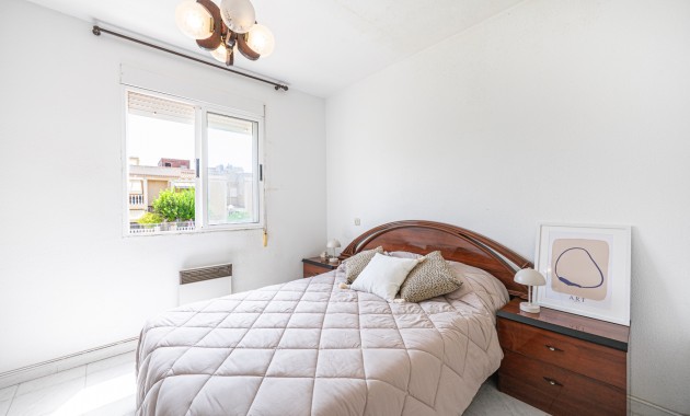 Sale - Apartment / flat -
Torrevieja - Torrevieja - Centre