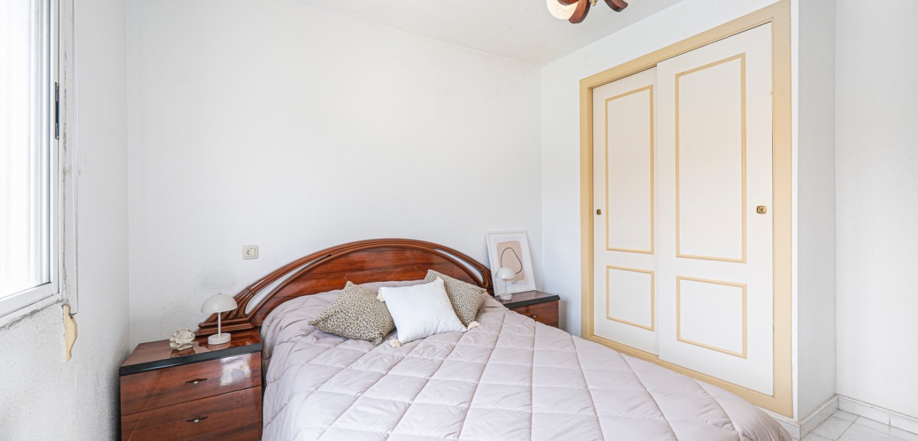 Sale - Apartment / flat -
Torrevieja - Torrevieja - Centre