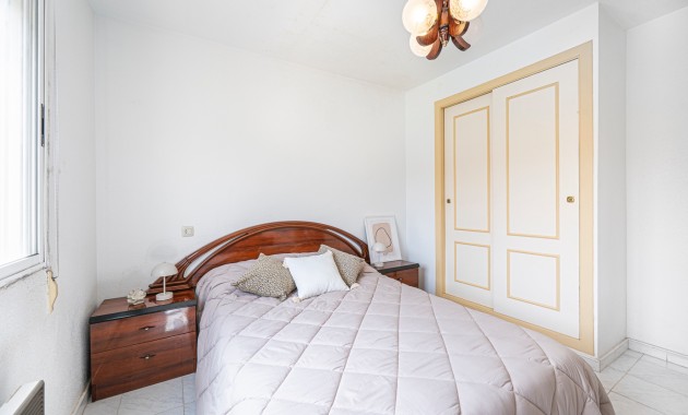 Sale - Apartment / flat -
Torrevieja - Torrevieja - Centre