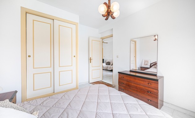 Sale - Apartment / flat -
Torrevieja - Torrevieja - Centre
