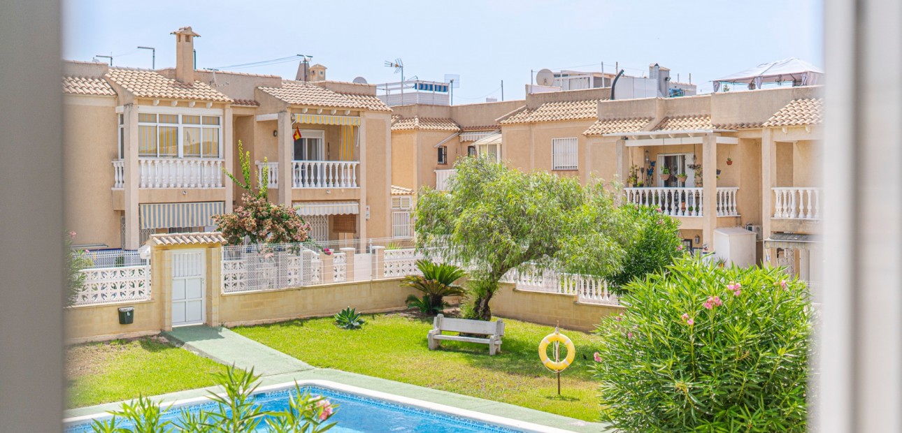 Sale - Apartment / flat -
Torrevieja - Torrevieja - Centre
