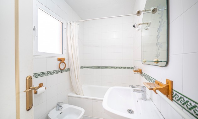 Sale - Apartment / flat -
Torrevieja - Torrevieja - Centre