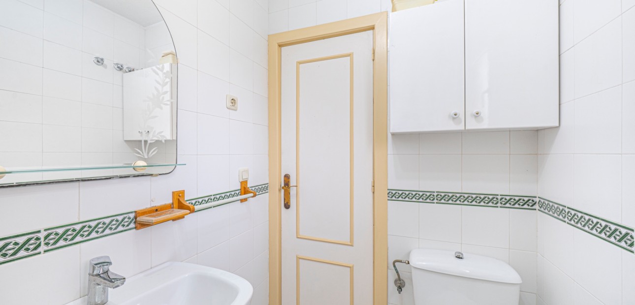 Sale - Apartment / flat -
Torrevieja - Torrevieja - Centre