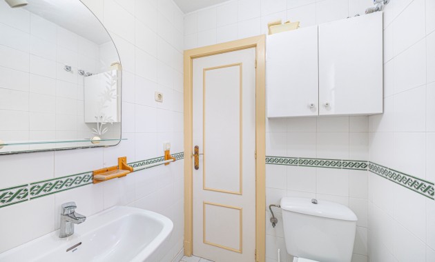 Sale - Apartment / flat -
Torrevieja - Torrevieja - Centre