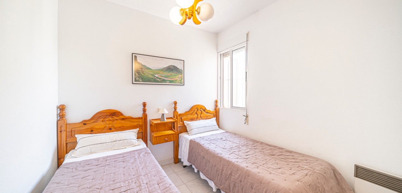 Sale - Apartment / flat -
Torrevieja - Torrevieja - Centre