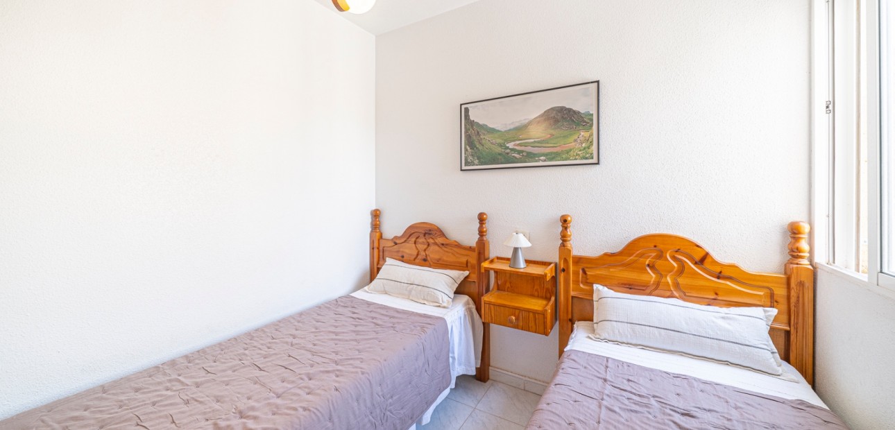 Sale - Apartment / flat -
Torrevieja - Torrevieja - Centre