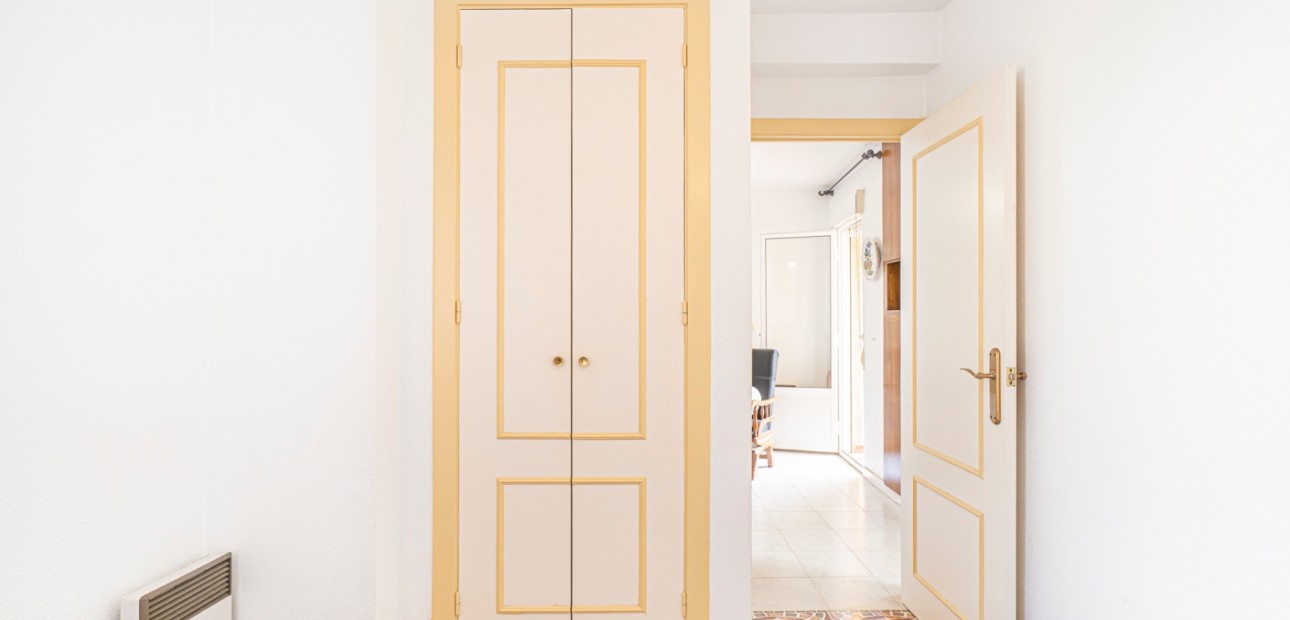 Sale - Apartment / flat -
Torrevieja - Torrevieja - Centre