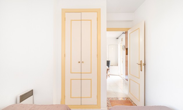 Sale - Apartment / flat -
Torrevieja - Torrevieja - Centre