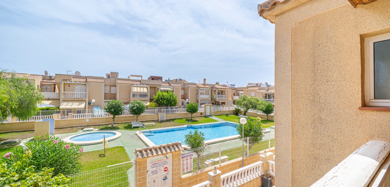 Sale - Apartment / flat -
Torrevieja - Torrevieja - Centre