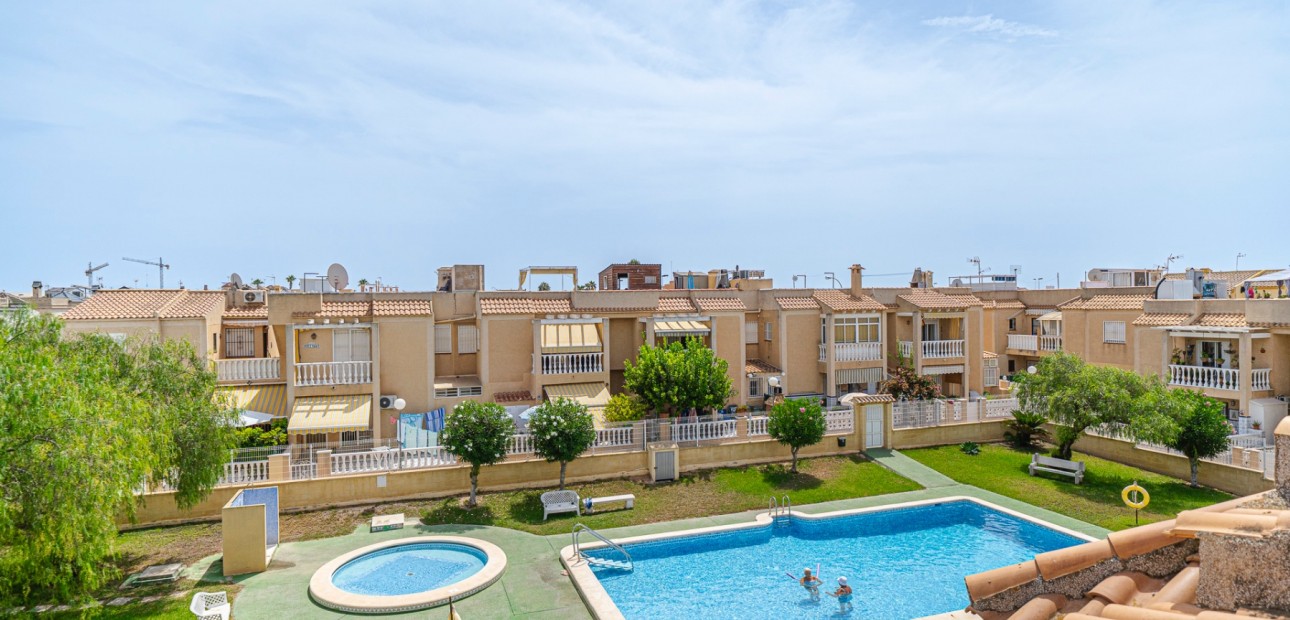 Sale - Apartment / flat -
Torrevieja - Torrevieja - Centre