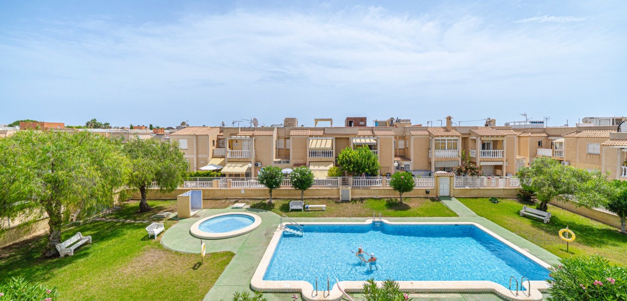 Sale - Apartment / flat -
Torrevieja - Torrevieja - Centre