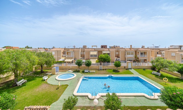 Sale - Apartment / flat -
Torrevieja - Torrevieja - Centre