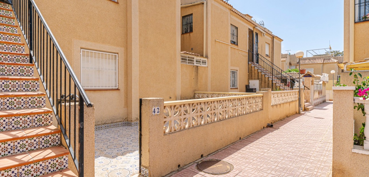 Sale - Apartment / flat -
Torrevieja - Torrevieja - Centre