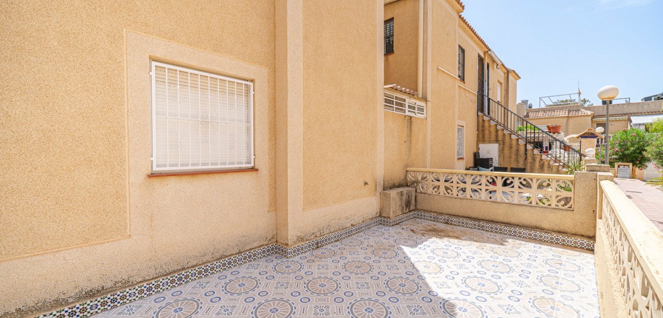 Sale - Apartment / flat -
Torrevieja - Torrevieja - Centre