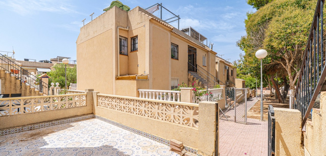 Sale - Apartment / flat -
Torrevieja - Torrevieja - Centre