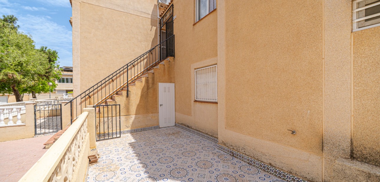 Sale - Apartment / flat -
Torrevieja - Torrevieja - Centre