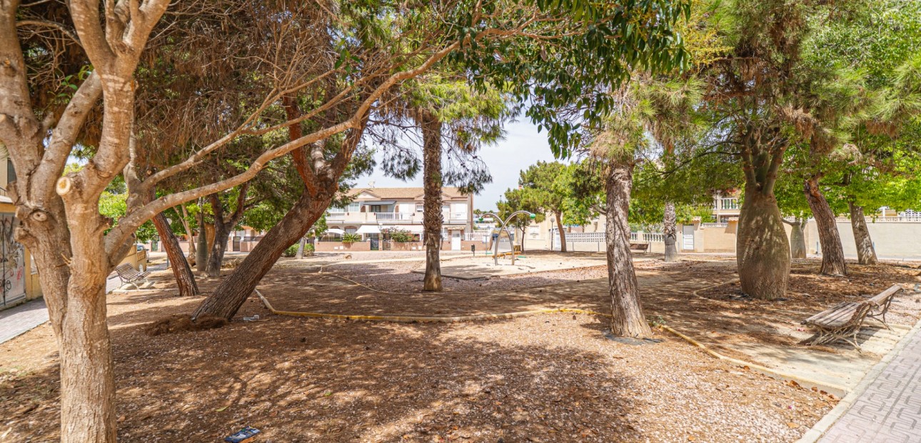 Sale - Apartment / flat -
Torrevieja - Torrevieja - Centre
