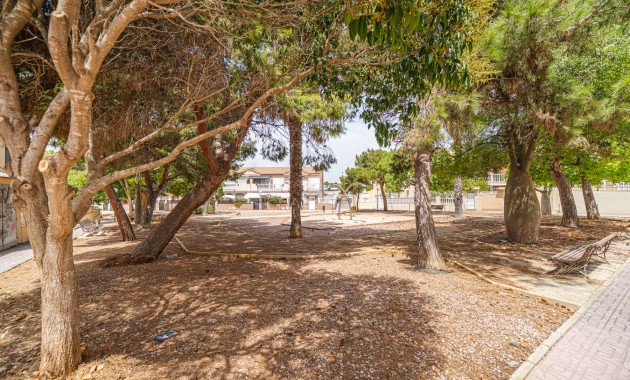 Sale - Apartment / flat -
Torrevieja - Torrevieja - Centre