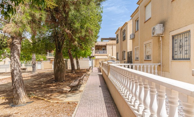 Sale - Apartment / flat -
Torrevieja - Torrevieja - Centre