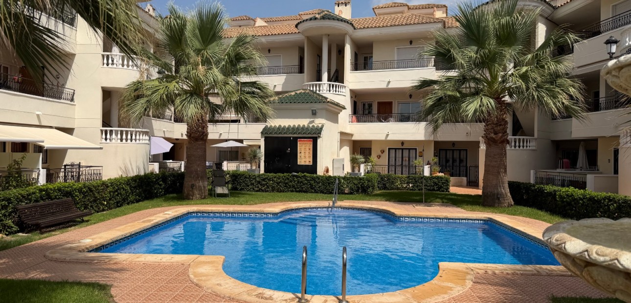 Venta - Apartamento / piso -
Jacarilla