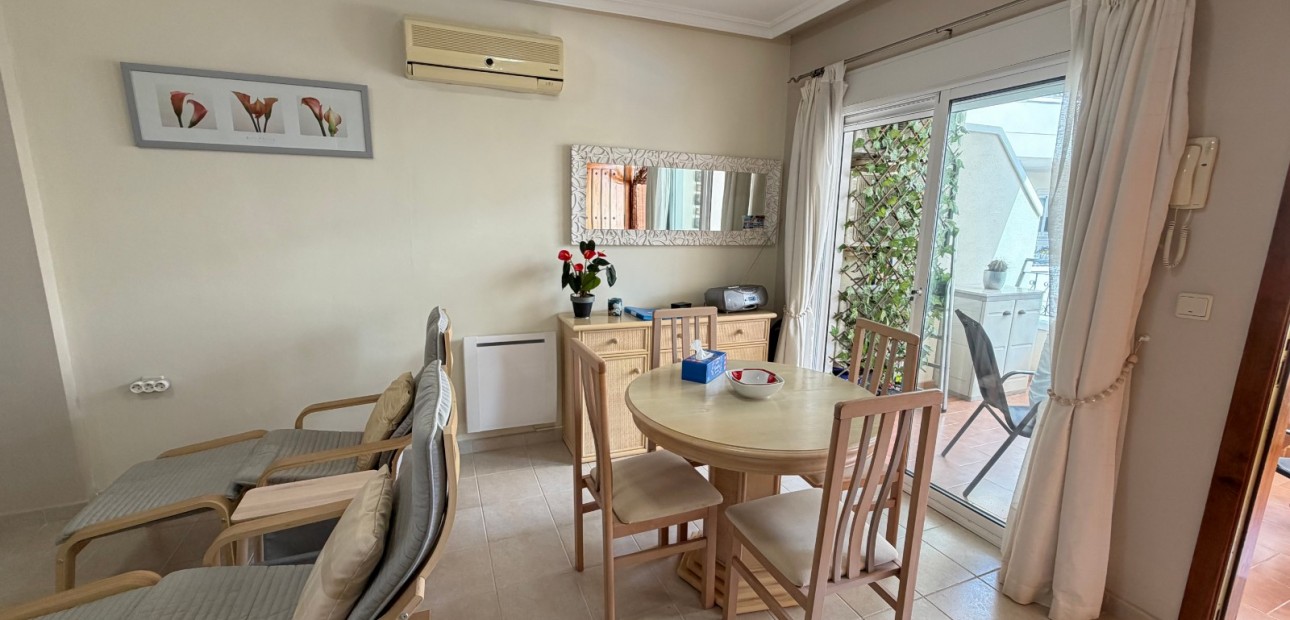 Venta - Apartamento / piso -
Jacarilla