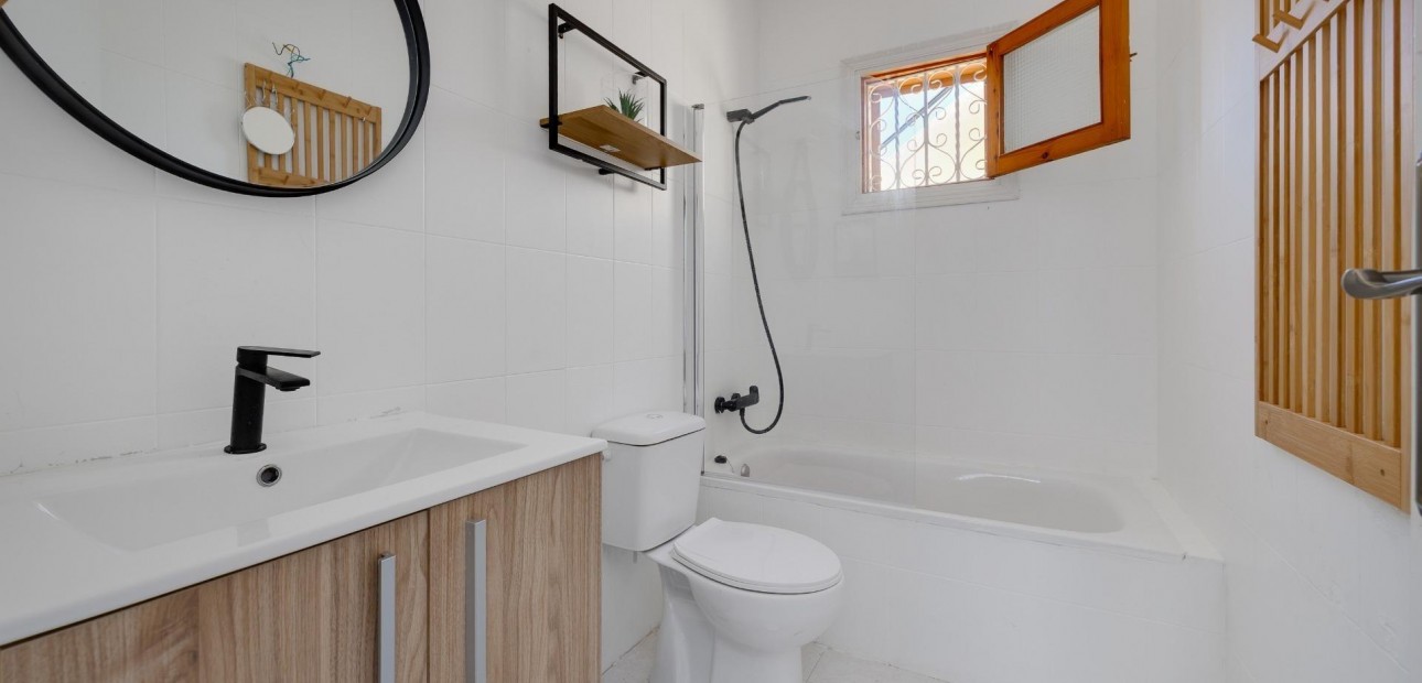 Venta - Apartamento / piso -
Torrevieja - Zona los Frutales