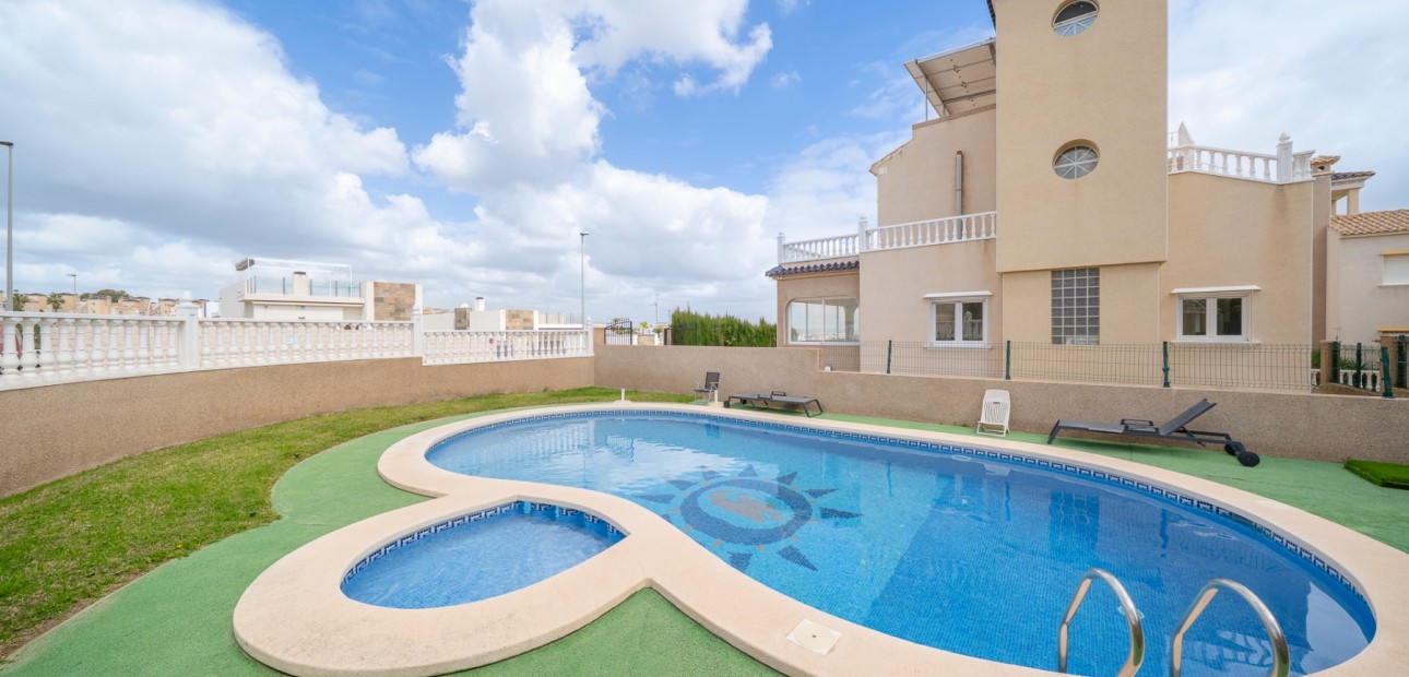 Venta - Detached Villa -
Orihuela Costa - Villamartin