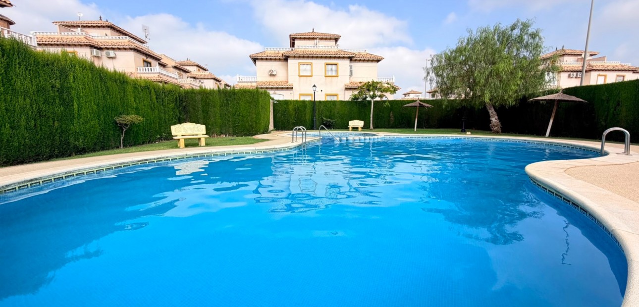 Venta - Semi Detached Villa -
Lomas de Cabo Roig - Orihuela Costa