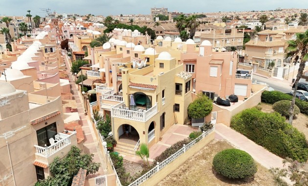 Venta - Terraced house -
Torrevieja - Los Frutales