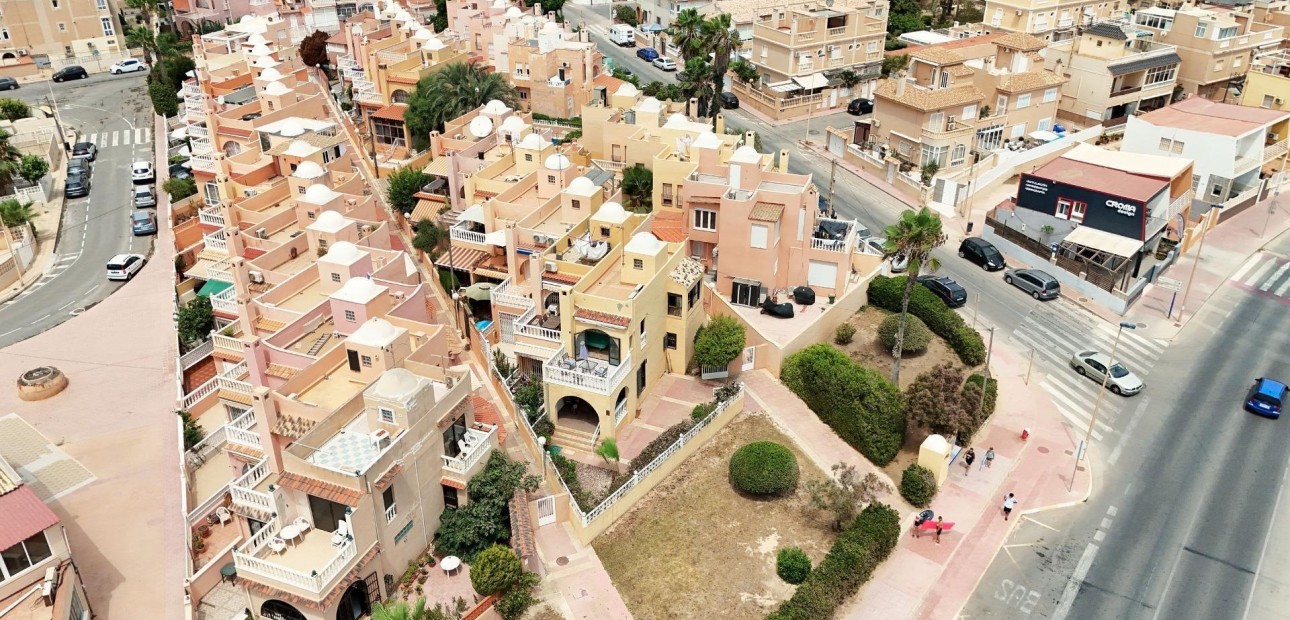 Venta - Terraced house -
Torrevieja - Los Frutales