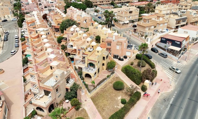 Venta - Terraced house -
Torrevieja - Los Frutales
