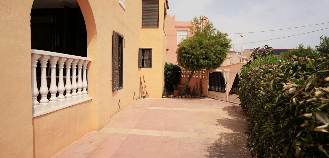 Venta - Terraced house -
Torrevieja - Los Frutales