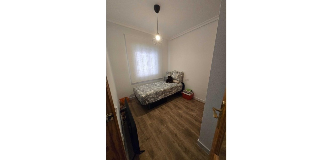 Sale - Apartment / flat -
Torrevieja - Centro