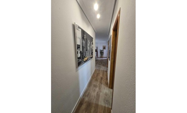 Sale - Apartment / flat -
Torrevieja - Centro