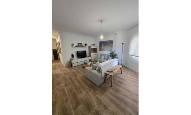 Sale - Apartment / flat -
Torrevieja - Centro