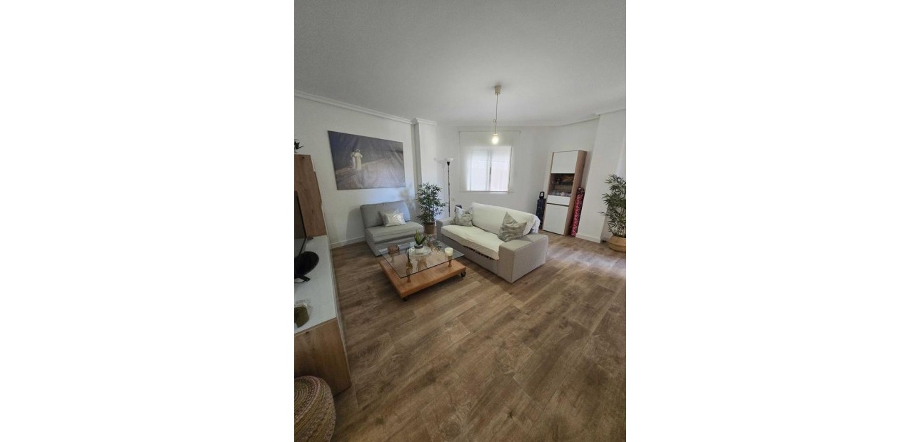 Sale - Apartment / flat -
Torrevieja - Centro