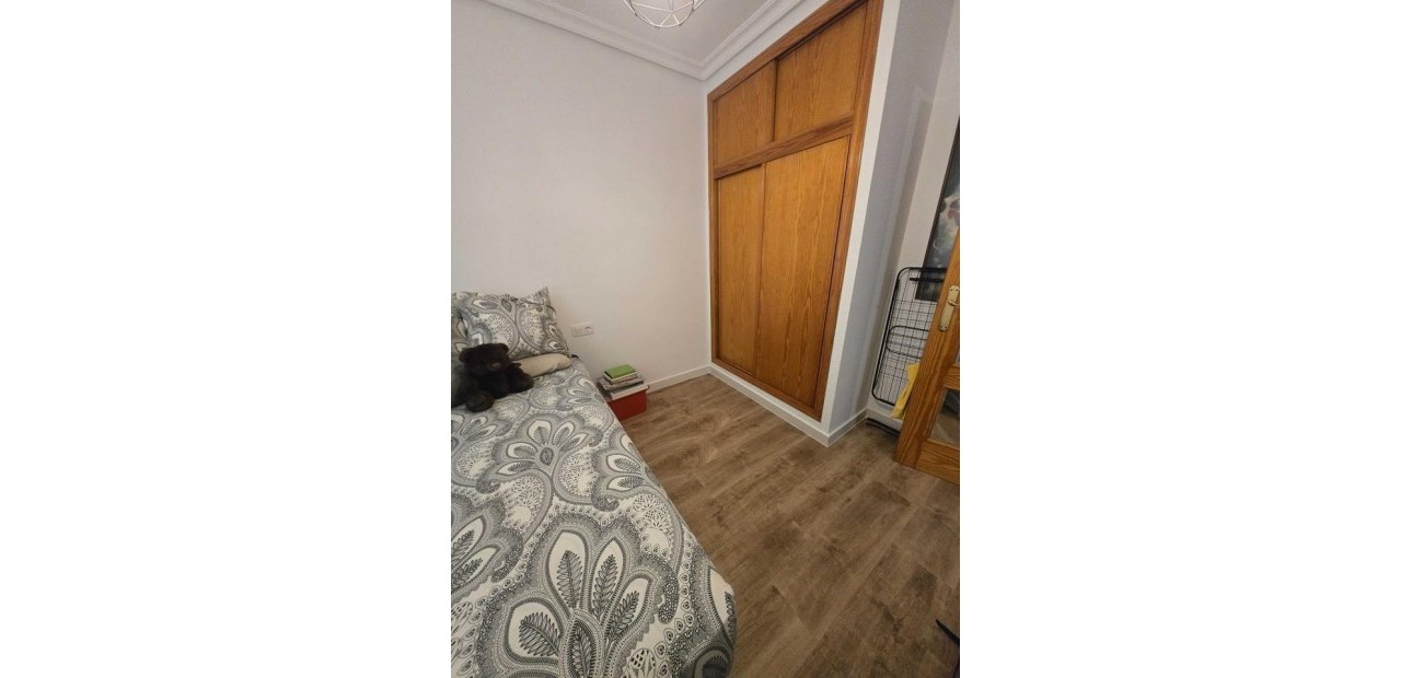 Sale - Apartment / flat -
Torrevieja - Centro