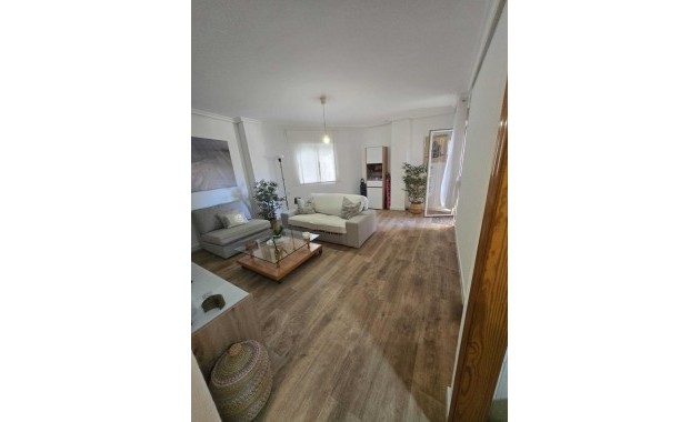 Sale - Apartment / flat -
Torrevieja - Centro