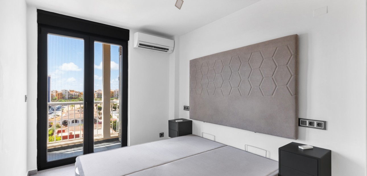 Venta - Apartamento / piso -
Torrevieja - Rocio del Mar