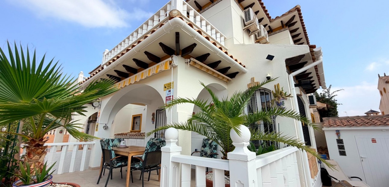 Herverkoop - Semi Detached Villa -
Orihuela Costa