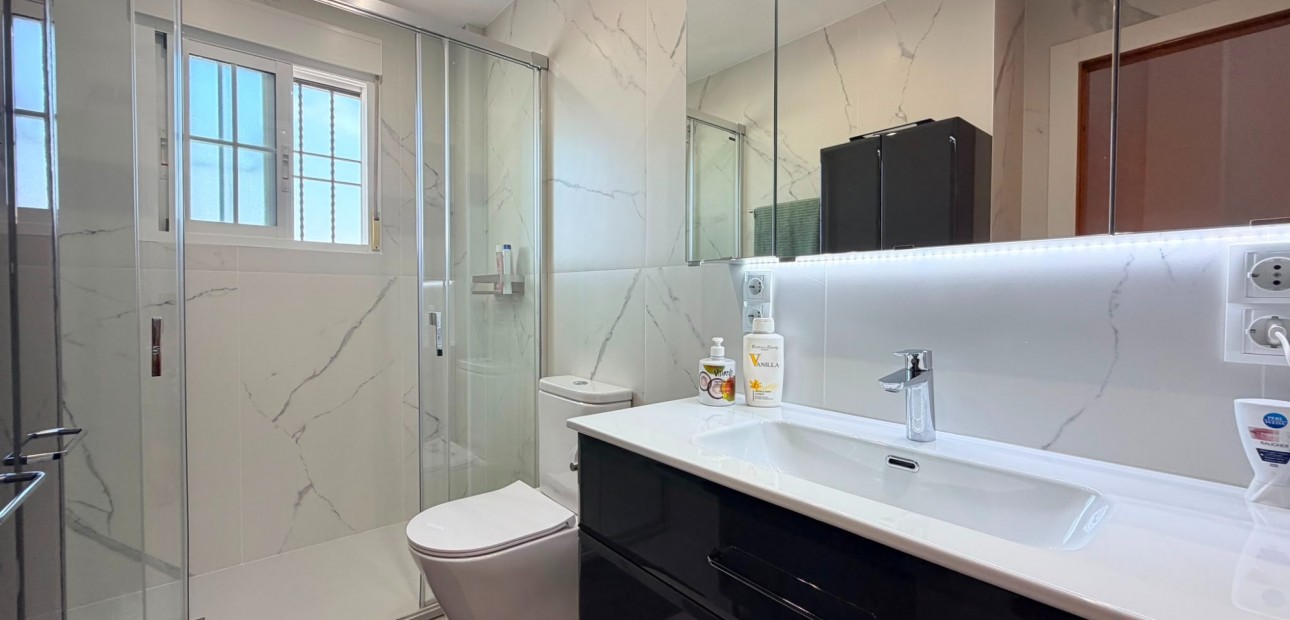 Herverkoop - Semi Detached Villa -
Orihuela Costa