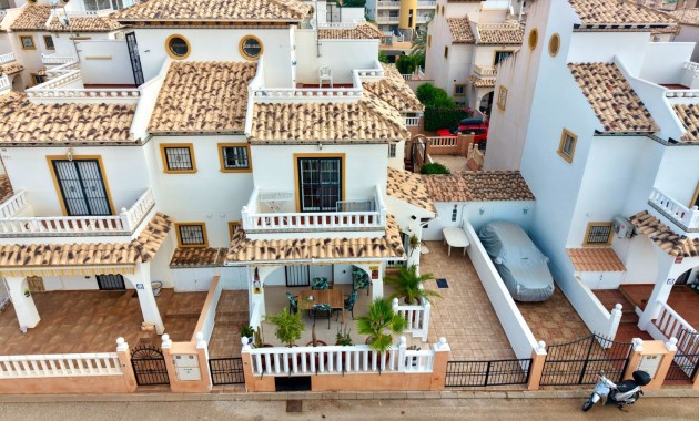 Herverkoop - Semi Detached Villa -
Orihuela Costa