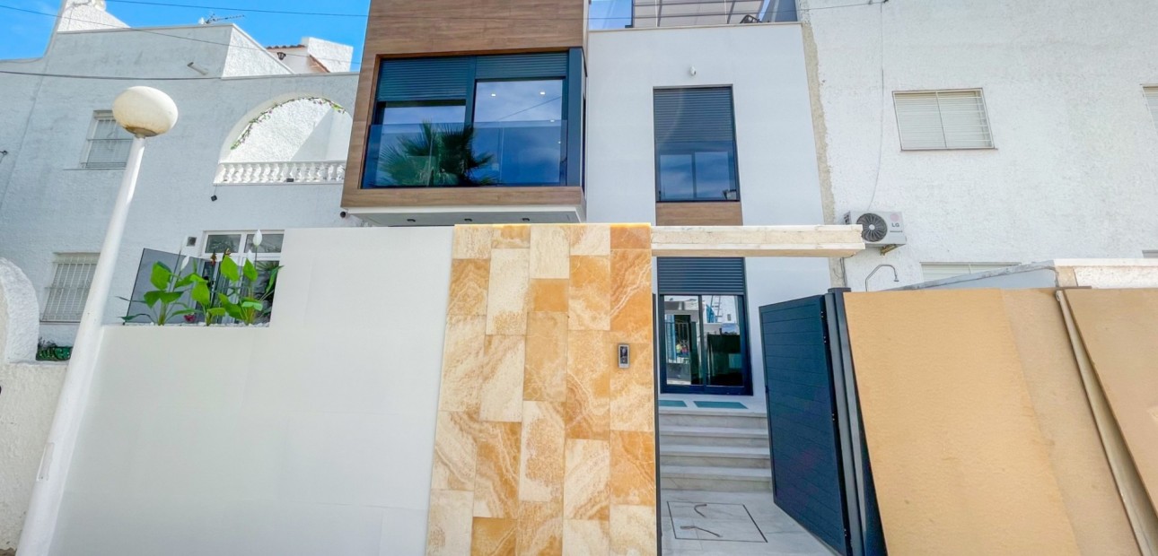Venta - Adosado -
Torrevieja - Aguas Nuevas