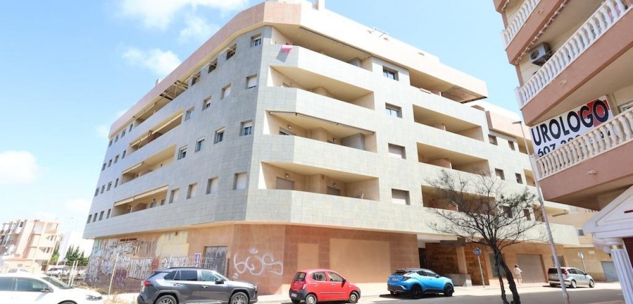 Venta - Apartamento / piso -
Torrevieja - La Mata pueblo