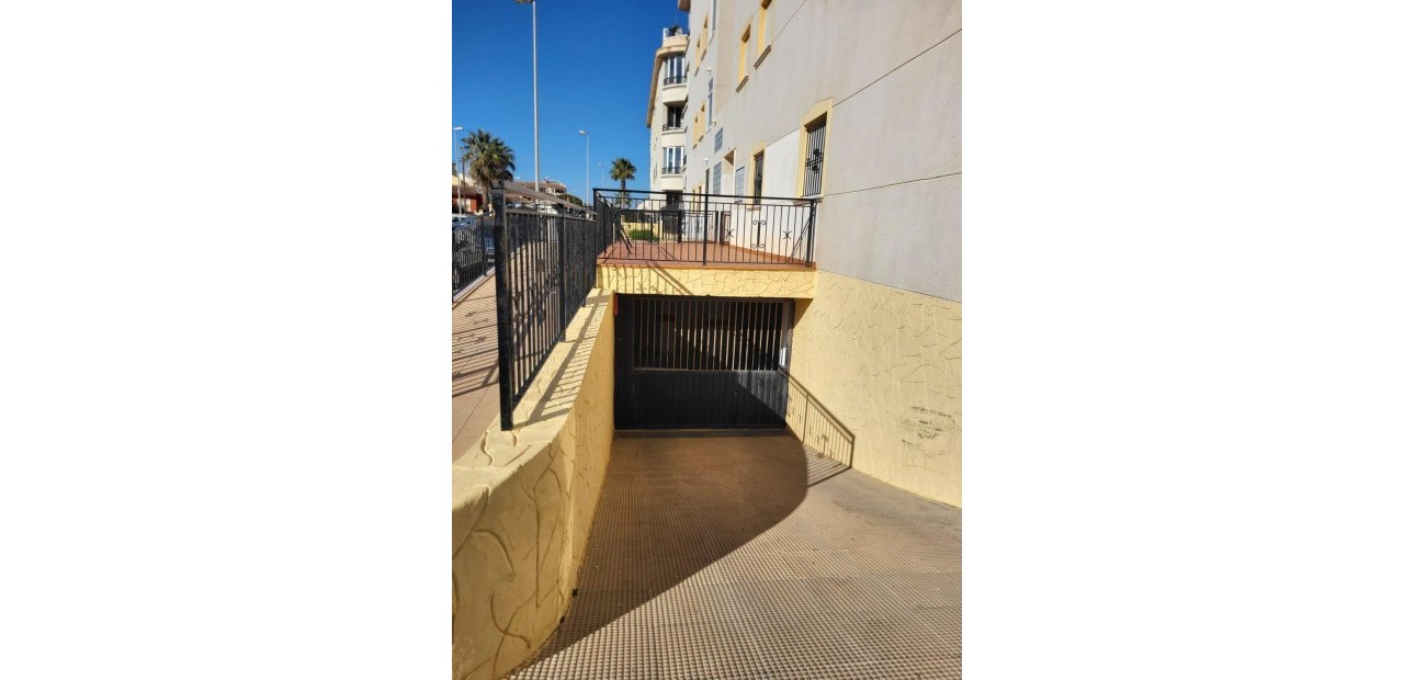 Venta - Garaje -
Orihuela Costa - Los Almendros-La Florida